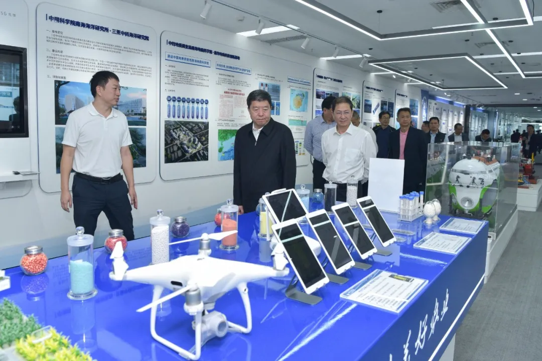 省政协主席毛万春来三亚调研