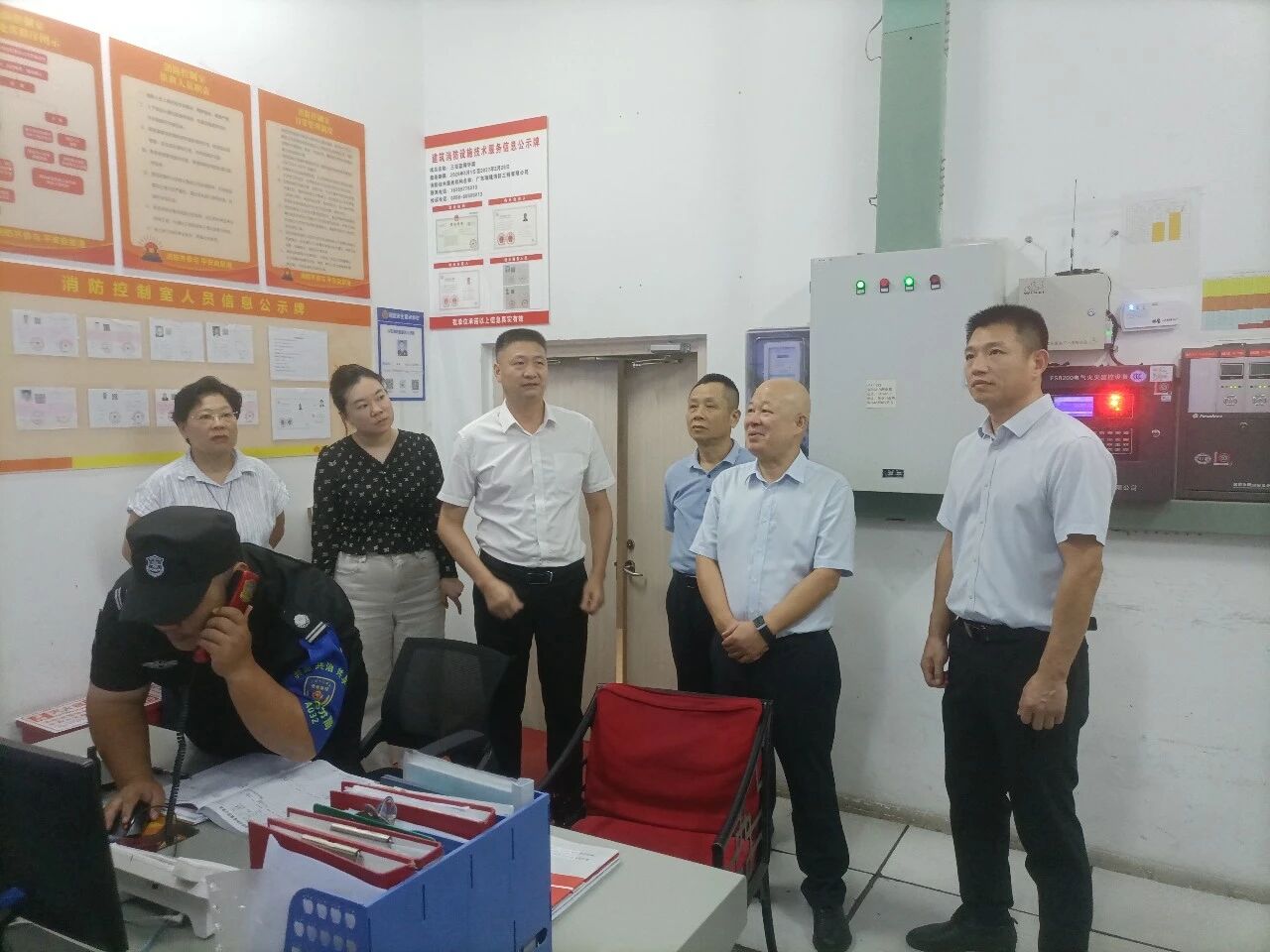 余五海开展重点商圈包联包保服务工作